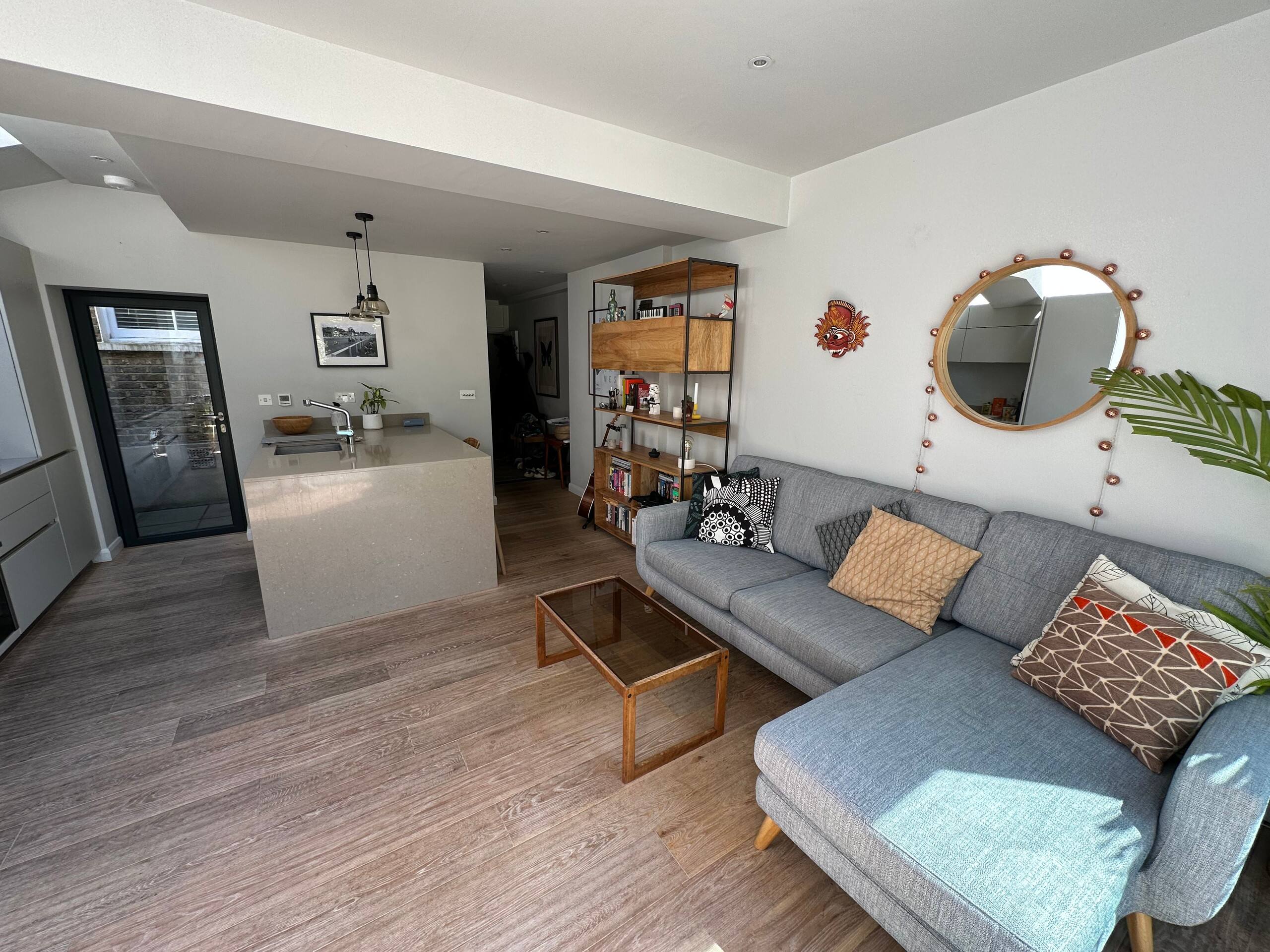 Stunning 2-Bedroom Home With Outdoor Patio — London, England — vacation rental