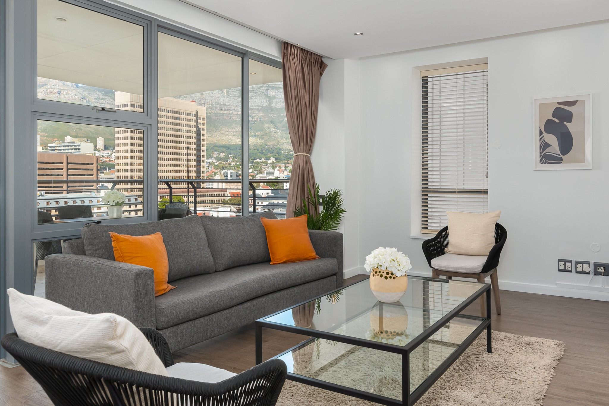 Modern apartment with mountain views — Cape Town, Western Cape — vacation rental
