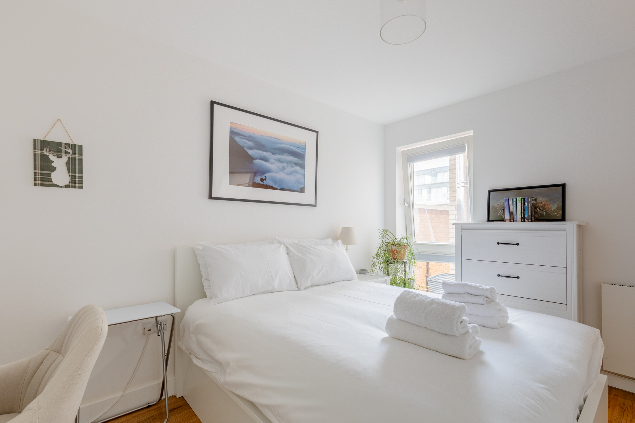 Cosy Modern 1BD Flat Moments from Riverside — London, England — vacation rental