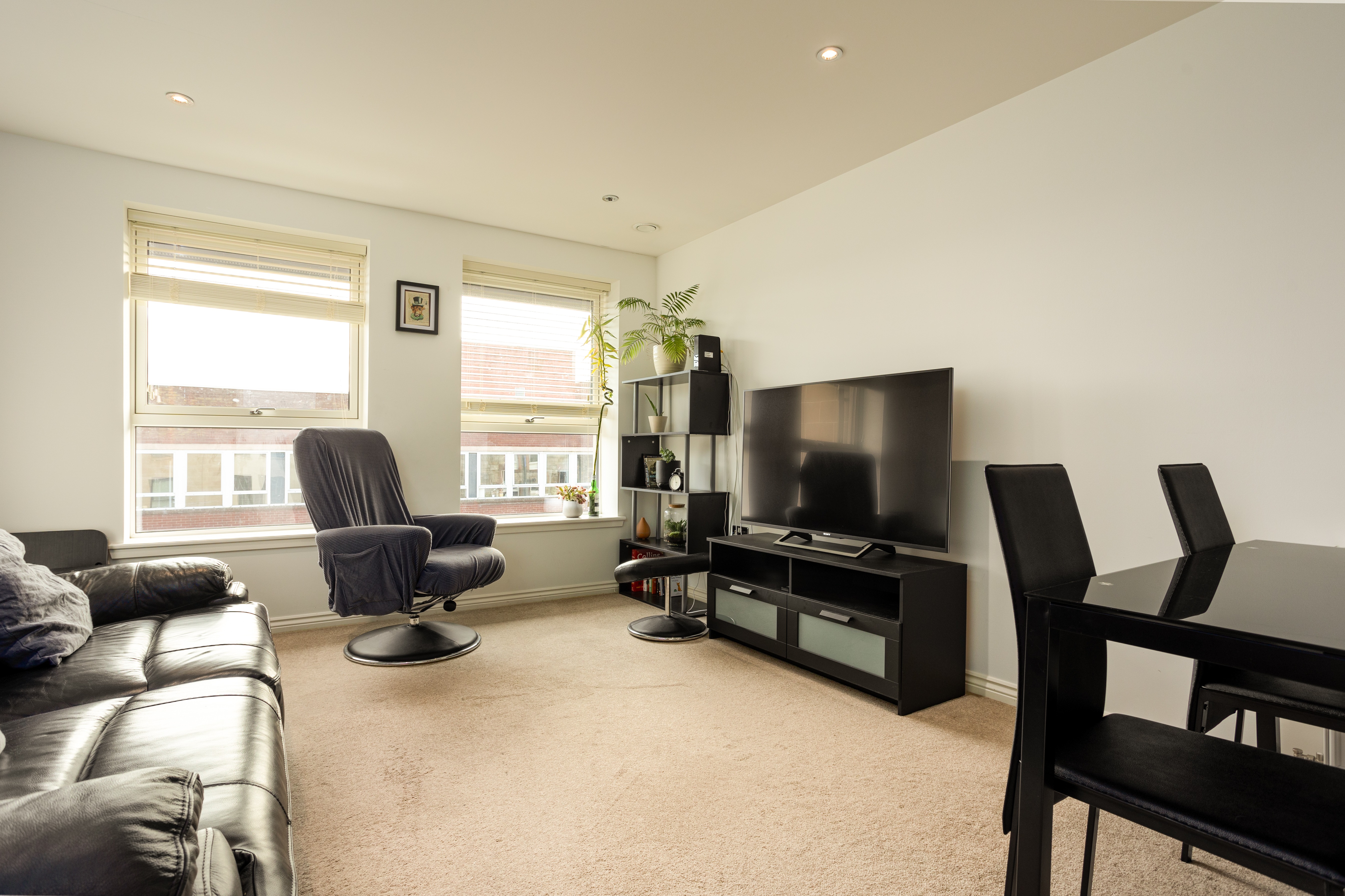 Sleek 2BDR City Stay in the Heart of Edinburgh — Edinburgh, Scotland — vacation rental