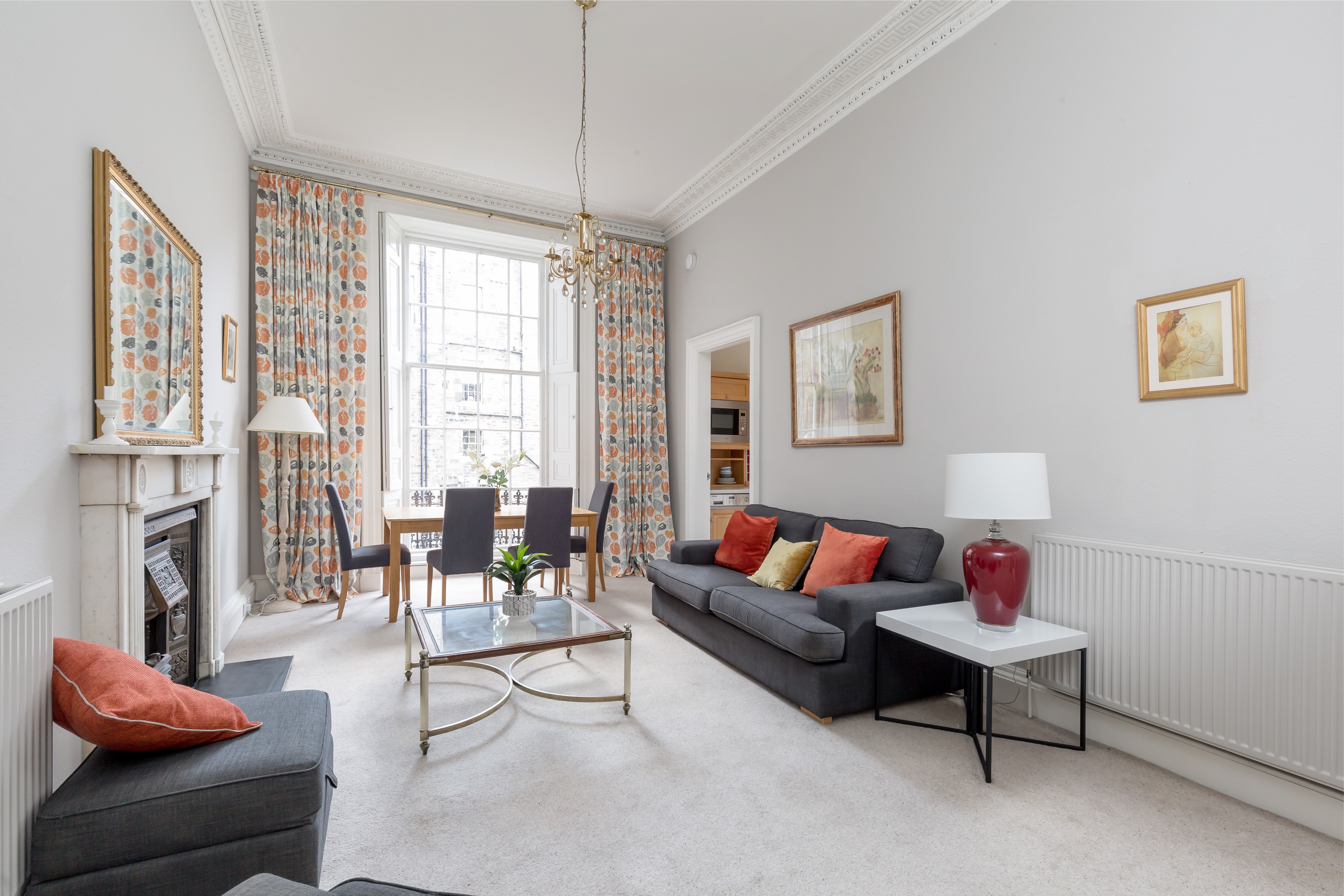 Light and Spacious 2BD flat in Heart of Edinburgh — Edinburgh, Scotland — vacation rental