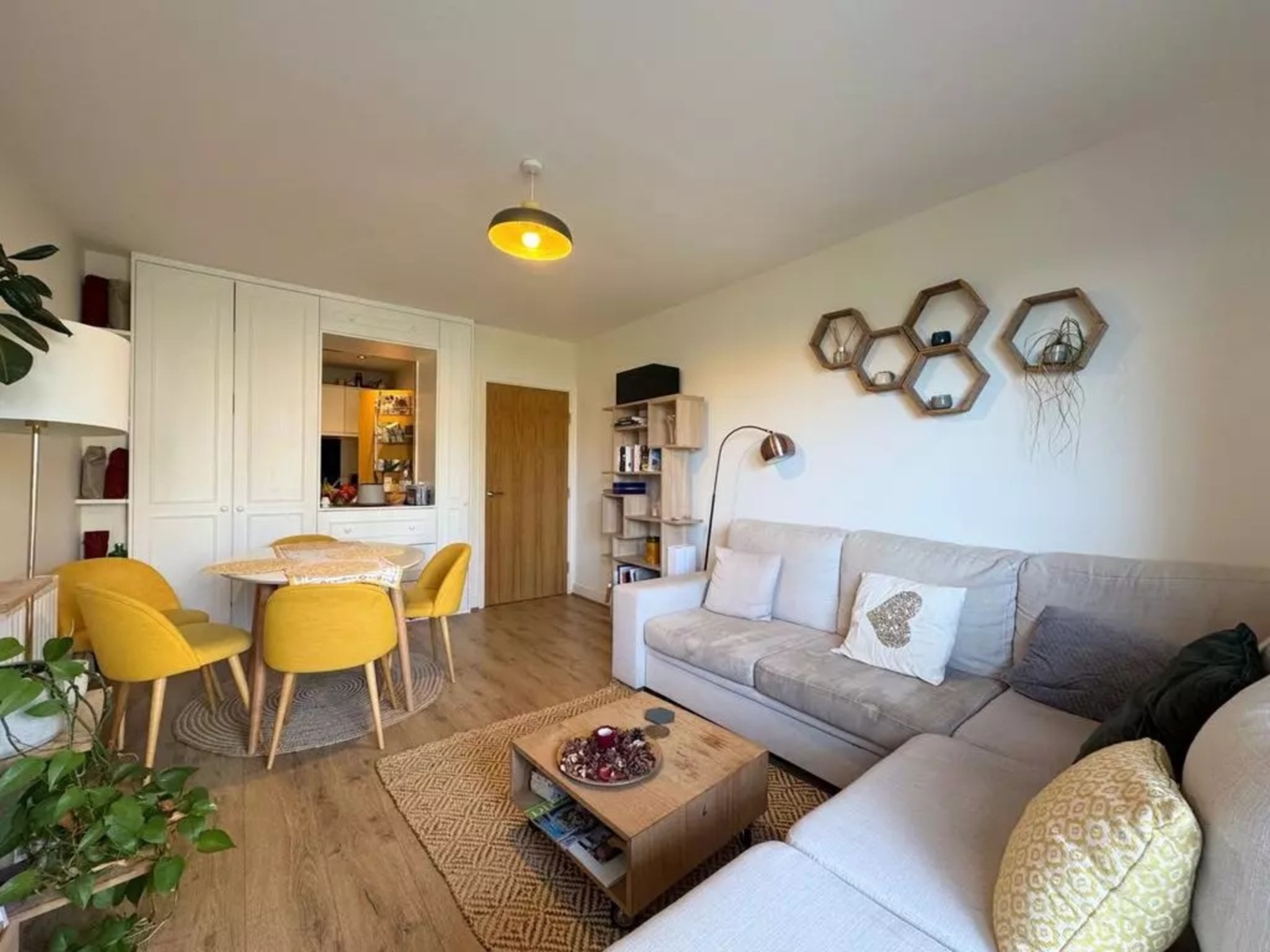 Contemporary 1BD Flat near Colindale Station — London, England — vacation rental