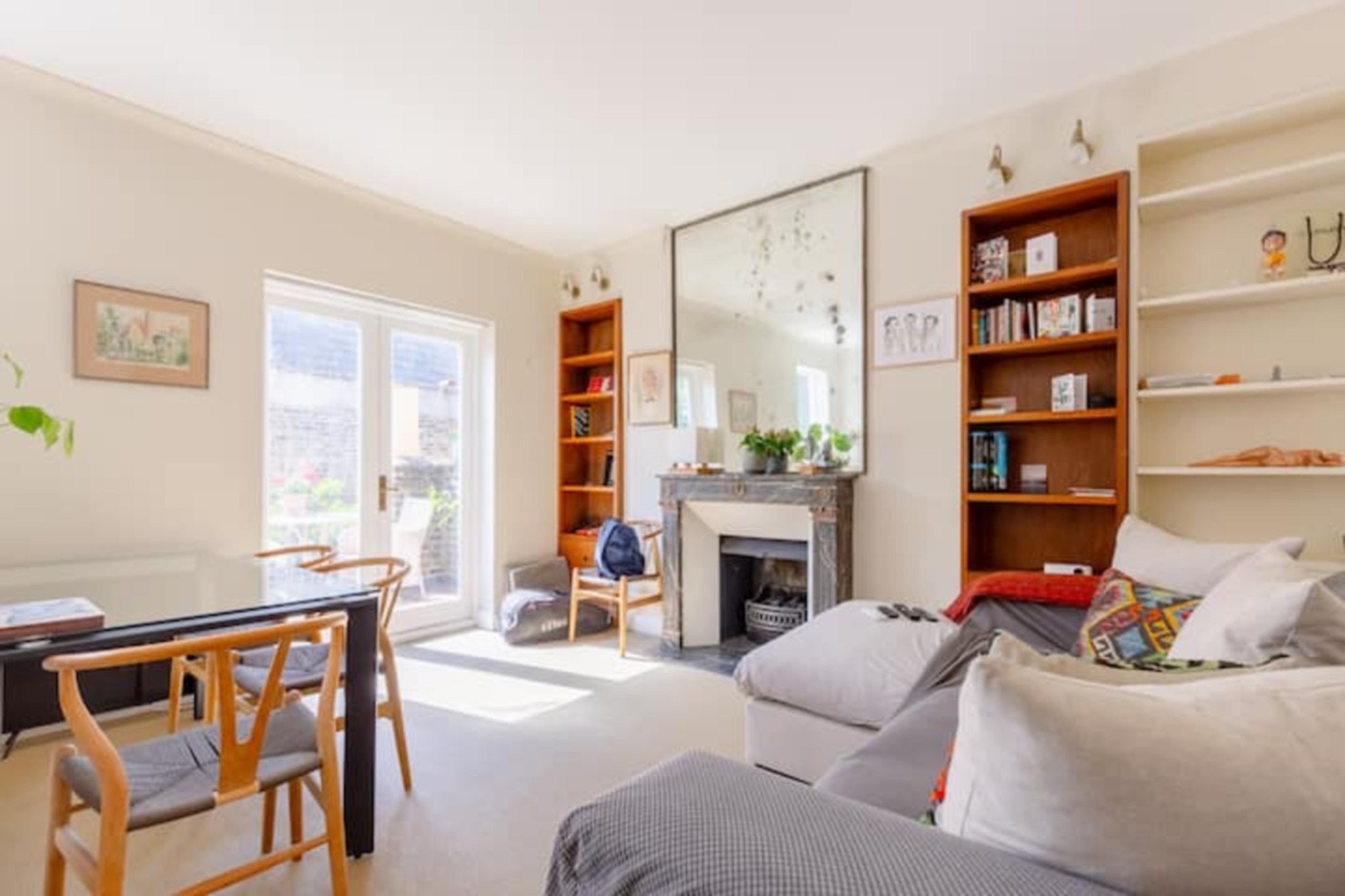 Quaint 1BD Flat w/Private Balcony, West Kensington — London, England — vacation rental
