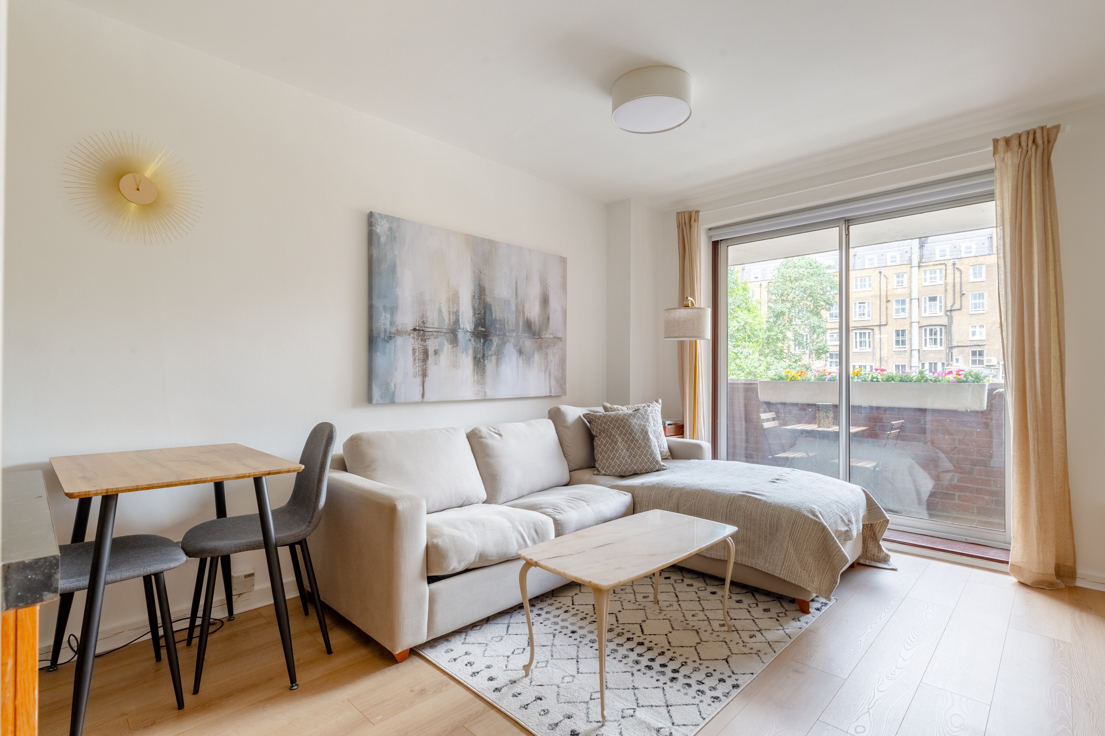 Cosy Refurbished Studio w Pvt Balcony Kensington — London, England — vacation rental