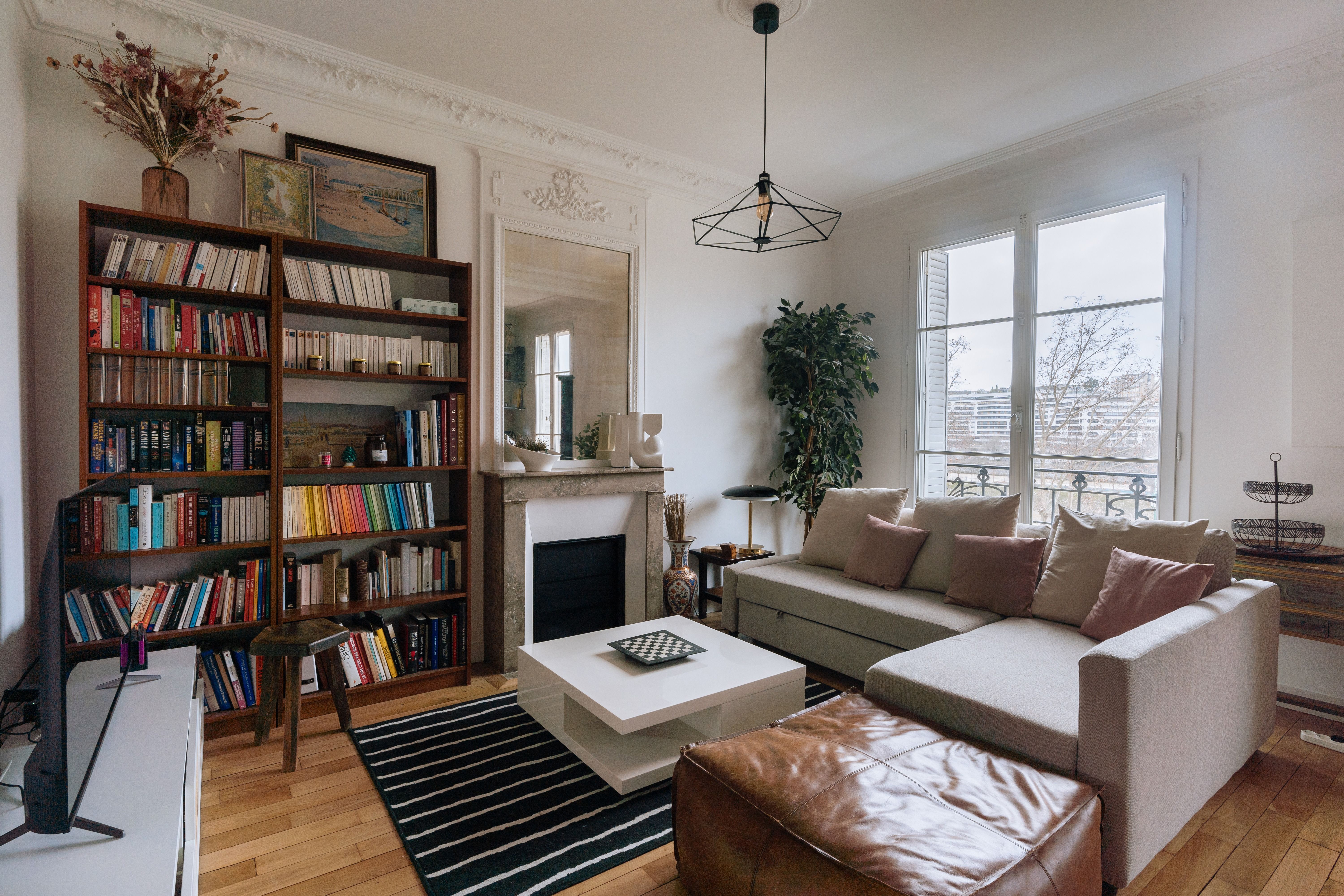 Gorgeous Riverfront Flat 10 mins to Eiffel Tower — Paris, Île-de-France — vacation rental