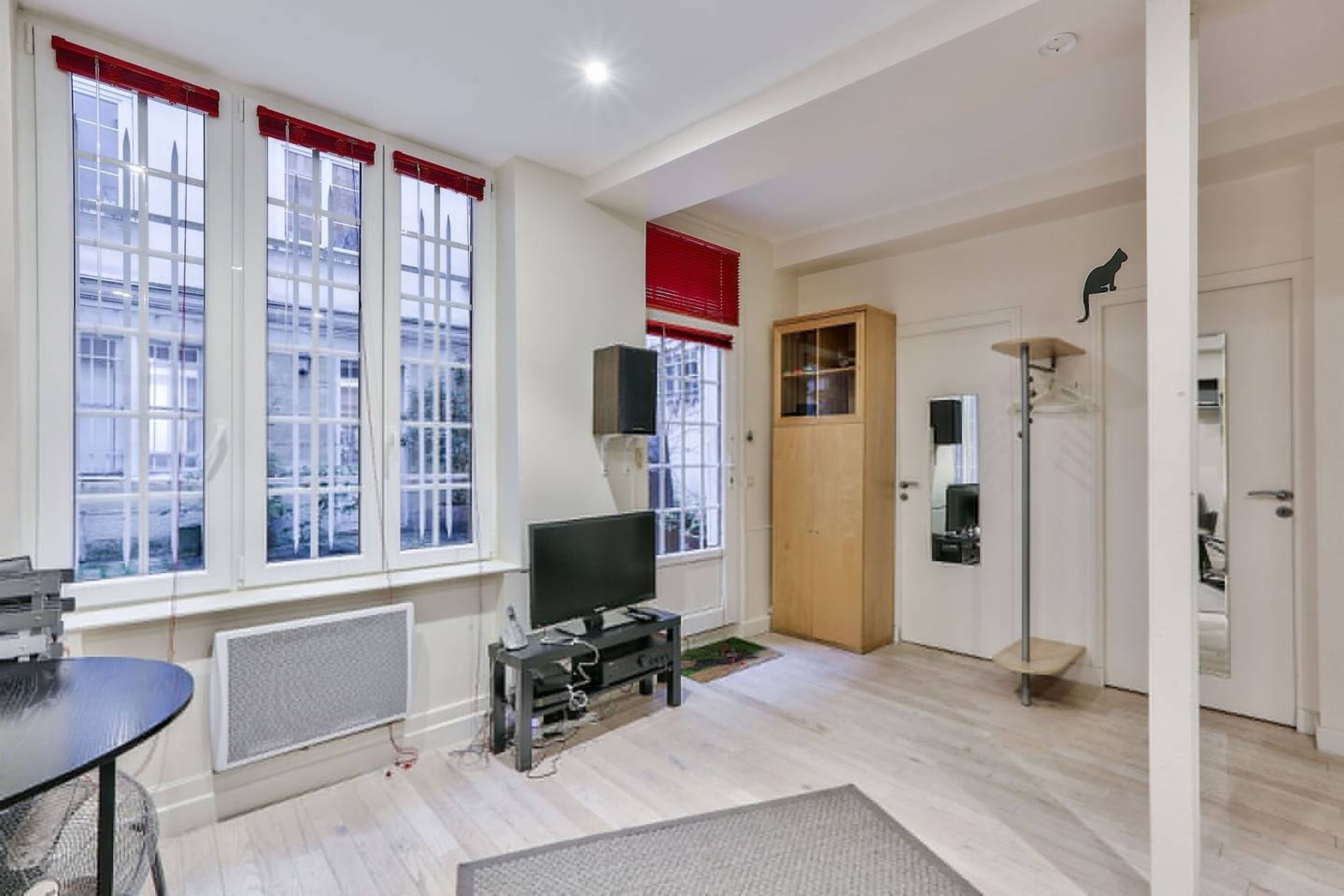 Thoughtful 2 BDR Apt Paris Sleeps 4 — Paris, Île-de-France — vacation rental