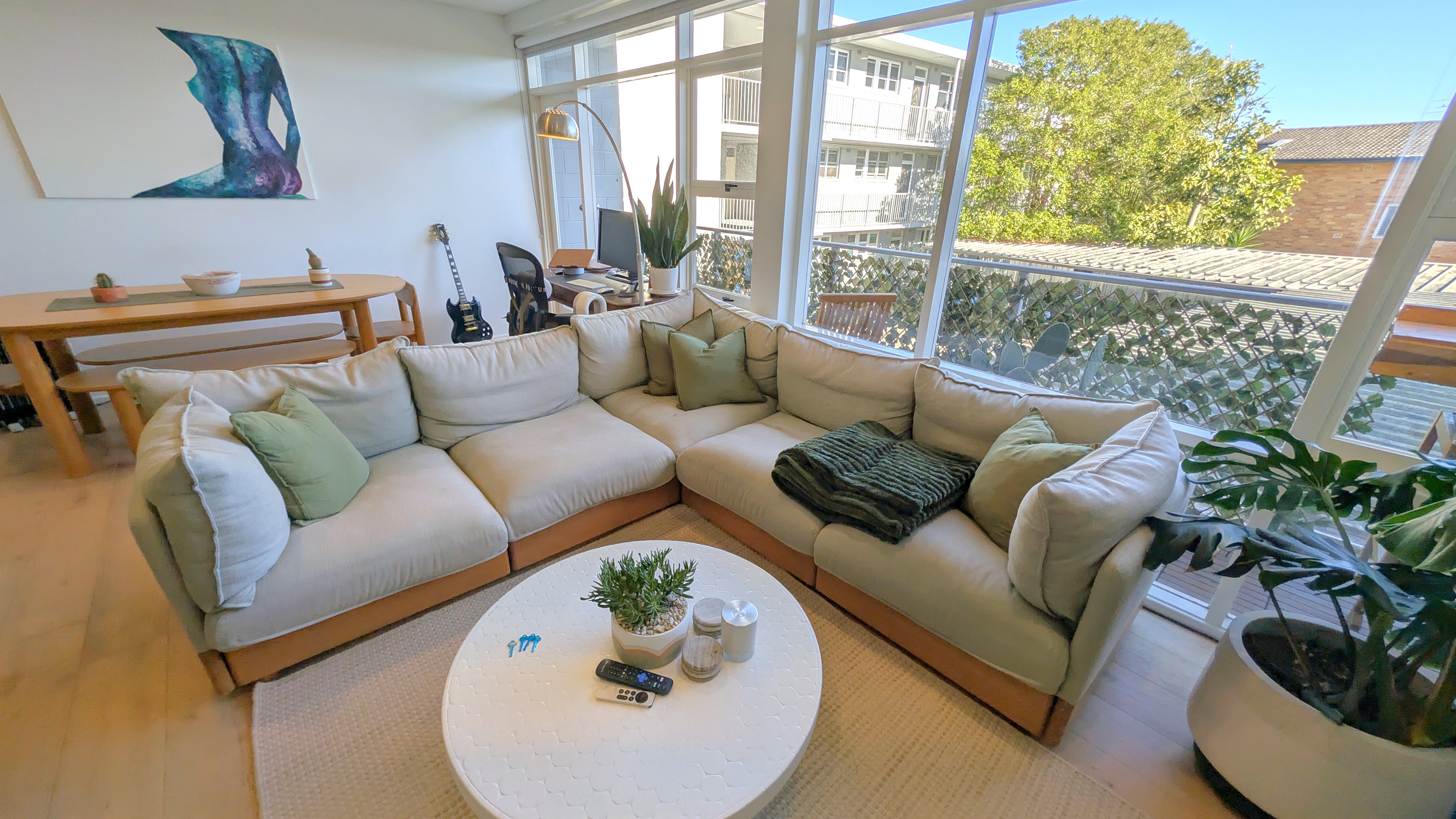 Bright 2BR with Balcony BBQ and Parking Sleeps 4 — Queenscliff, New South Wales — vacation rental